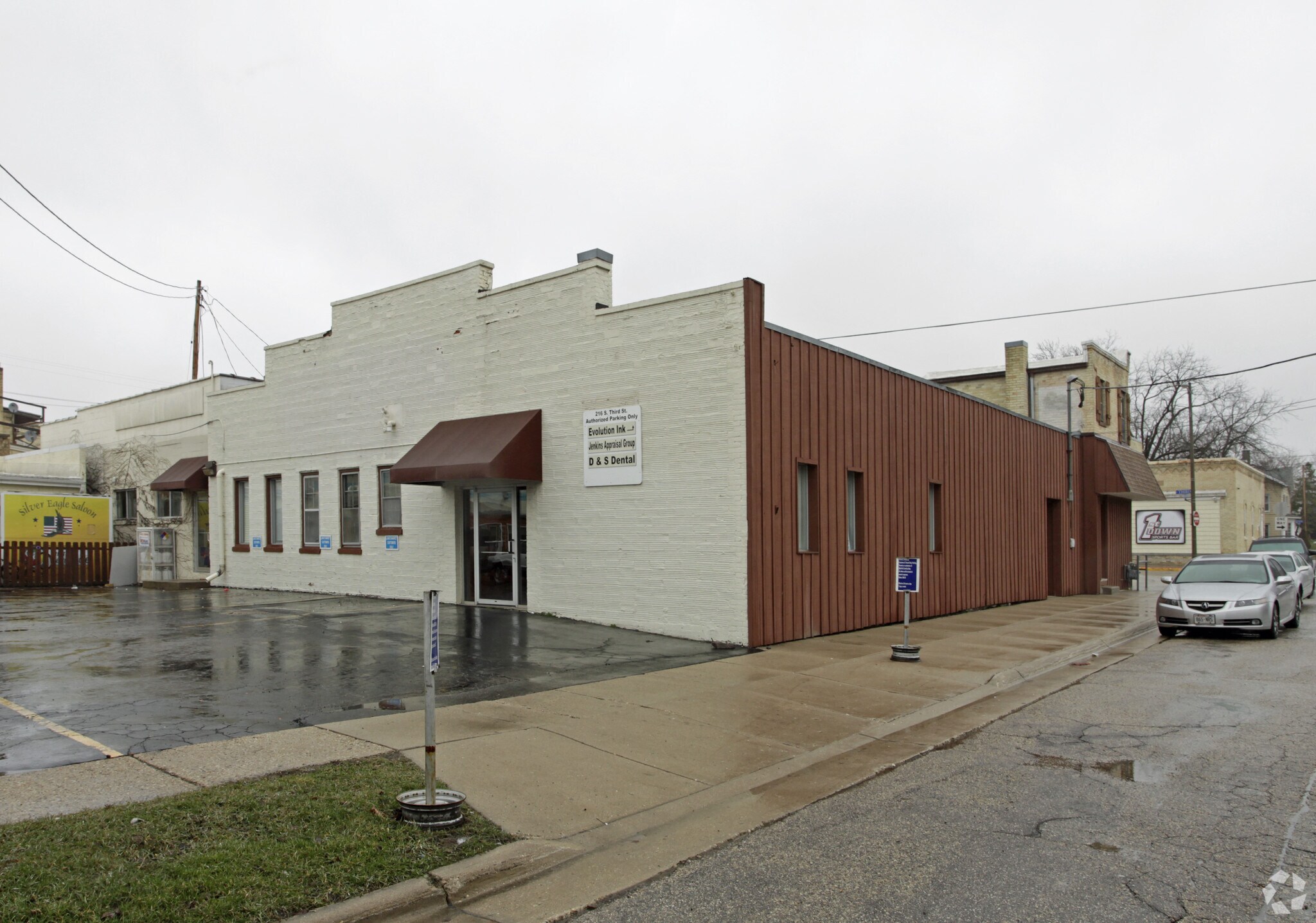 216 S 3rd St, Watertown, WI à louer Photo principale– Image 1 sur 2