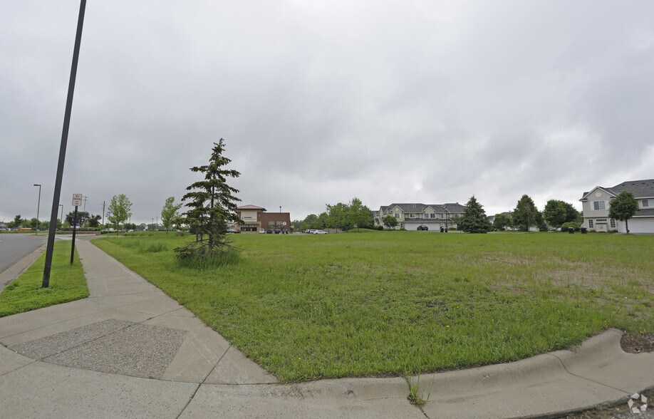 121st Ave, Champlin, MN à vendre - Aérien – Image 2 sur 7