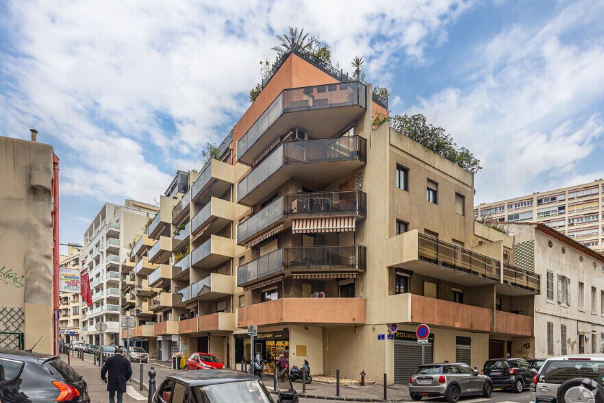Immeuble residentiel dans Marseille à vendre - Photo principale – Image 1 sur 8