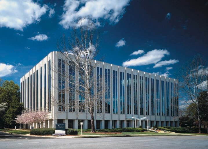 100 Glenridge Point Pky NE, Atlanta, GA à louer - Photo de l’immeuble – Image 2 sur 5