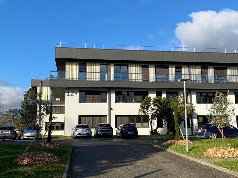 12 Rue Professeur Deperet, Tassin-la-Demi-Lune à louer - Photo de l’immeuble – Image 1 sur 4