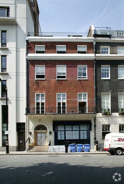 28 Berkeley Sq, Londres à louer - Photo de l’immeuble – Image 2 sur 2