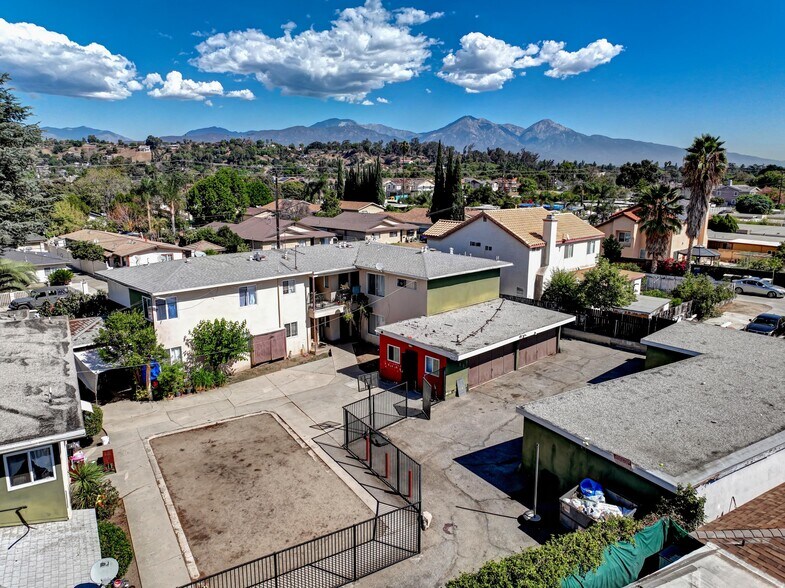 1072 W Wilson St, Pomona, CA à vendre - Photo de l’immeuble – Image 3 sur 17