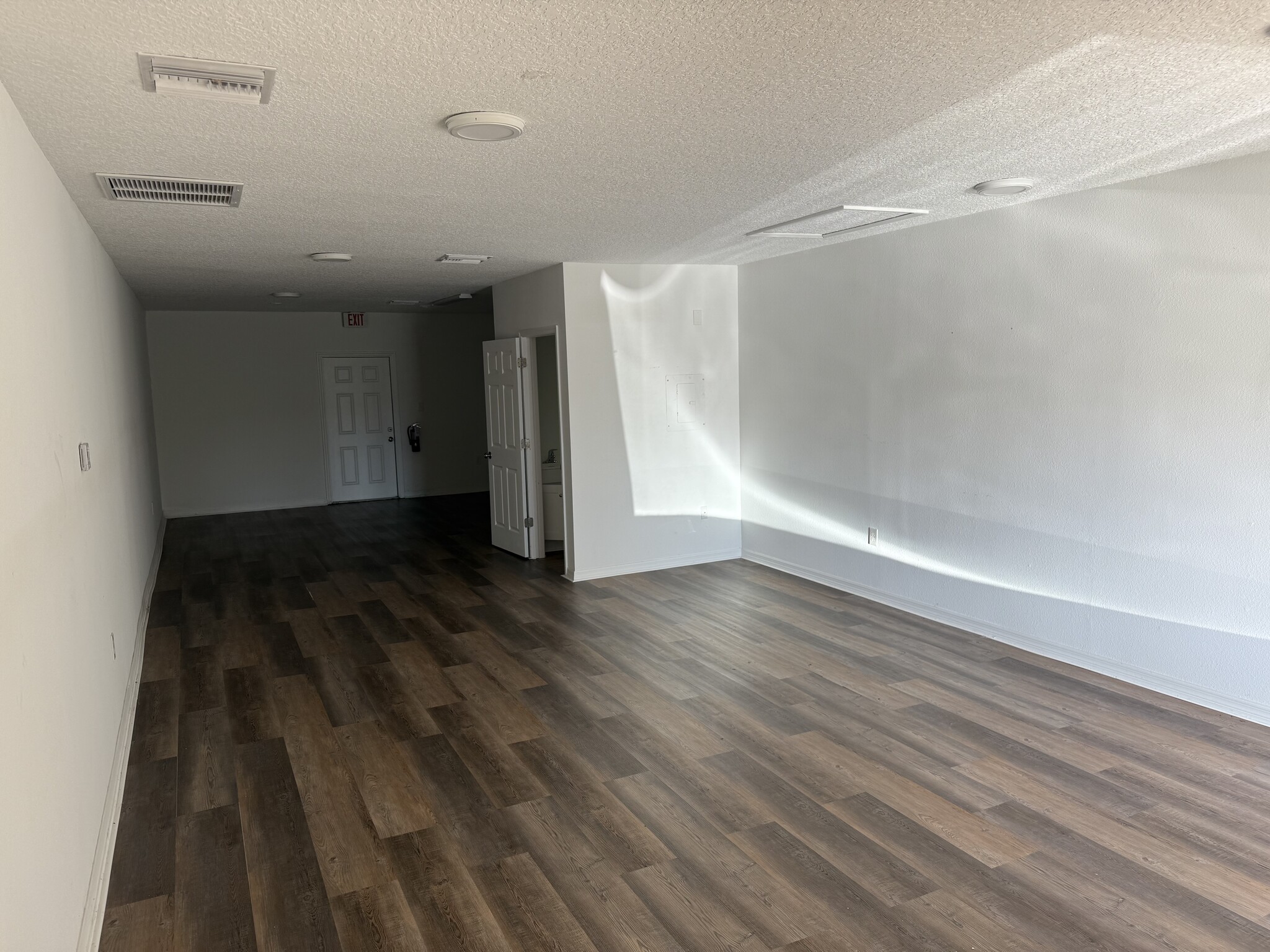 8229 Sr-52, Port Richey, FL à louer Photo intérieure– Image 1 sur 5