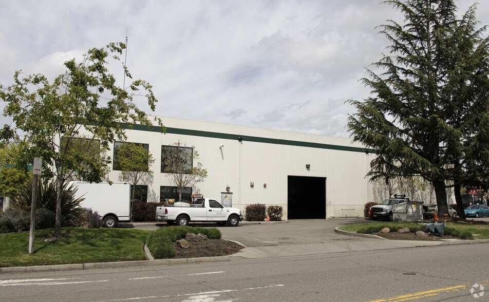 795 Sandoval Way, Hayward, CA à louer - Photo principale – Image 1 sur 24
