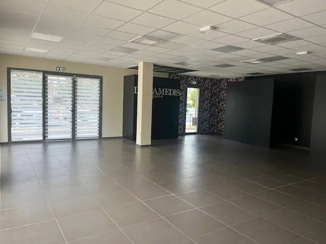 Plus de détails pour Local commercial à vendre