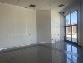 11215-11389 Long Beach Blvd, Lynwood, CA à louer Photo intérieure– Image 2 sur 8