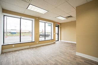 733-759 Memorial Ave, West Springfield, MA à vendre Photo intérieure– Image 2 sur 8