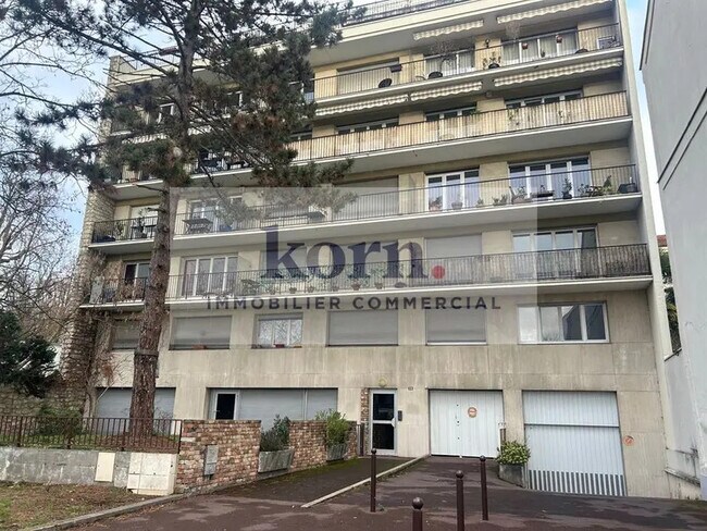 Plus de détails pour Local commercial à louer
