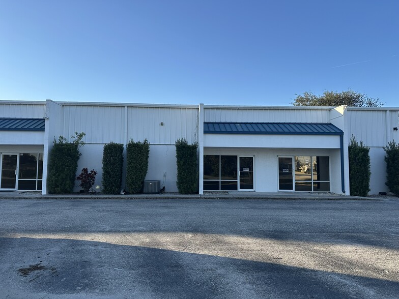 18480 Paulson Dr, Port Charlotte, FL à vendre - Photo de l’immeuble – Image 3 sur 17