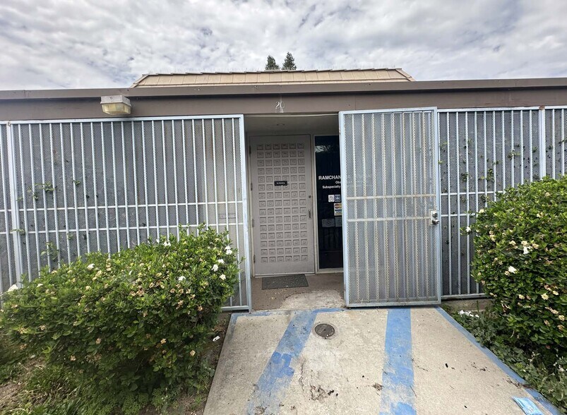 3535 San Dimas St, Bakersfield, CA à vendre - Photo de l’immeuble – Image 1 sur 4