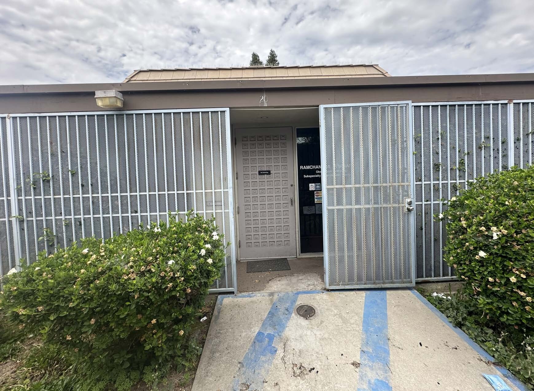 3535 San Dimas St, Bakersfield, CA à vendre Photo de l’immeuble– Image 1 sur 5