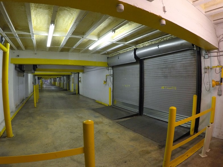 501 NE 183 St, Miami, FL à louer - Photo de l’immeuble – Image 2 sur 9