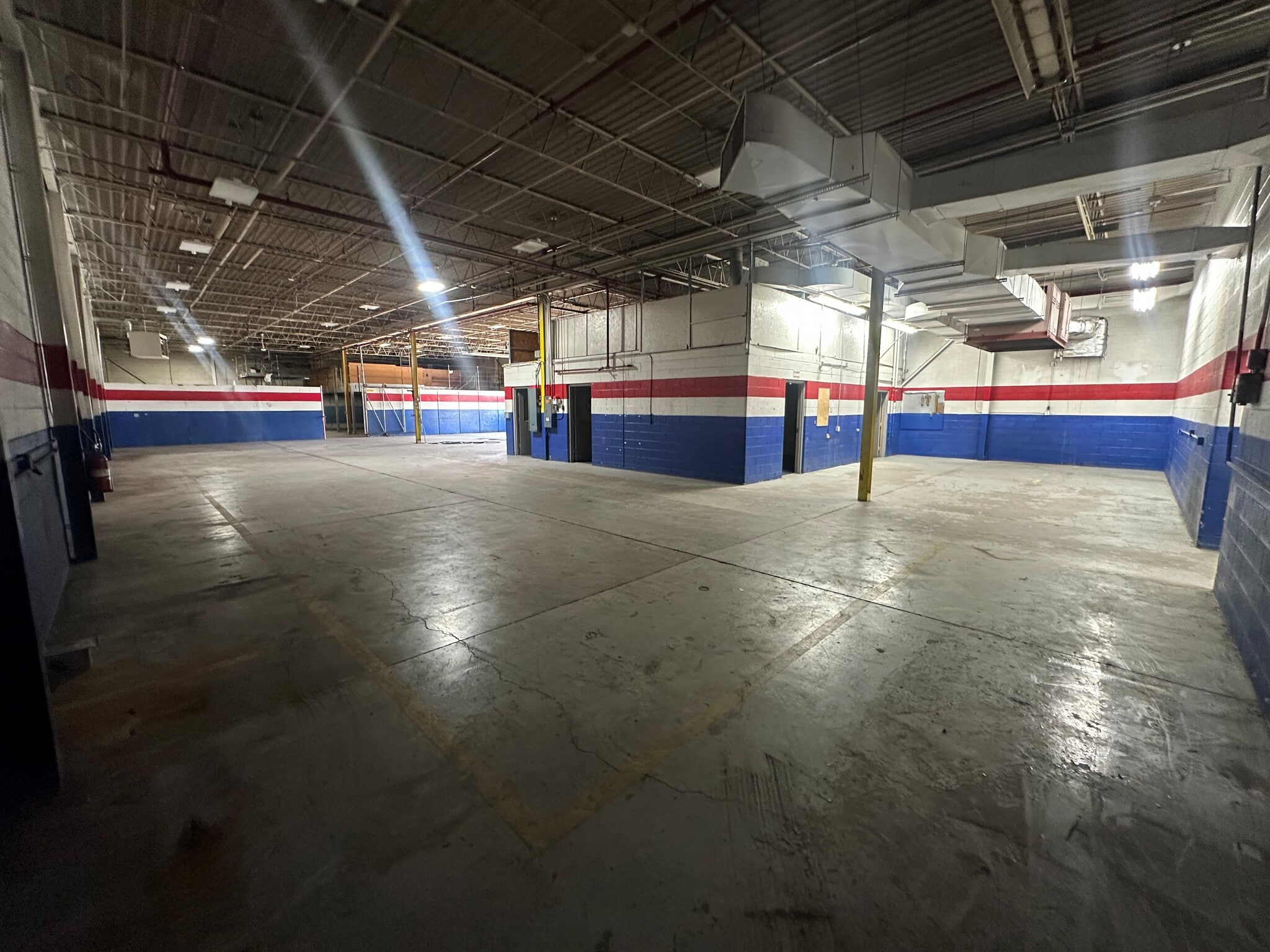 5500 N Lovers Lane Rd, Milwaukee, WI à louer Photo intérieure– Image 1 sur 11