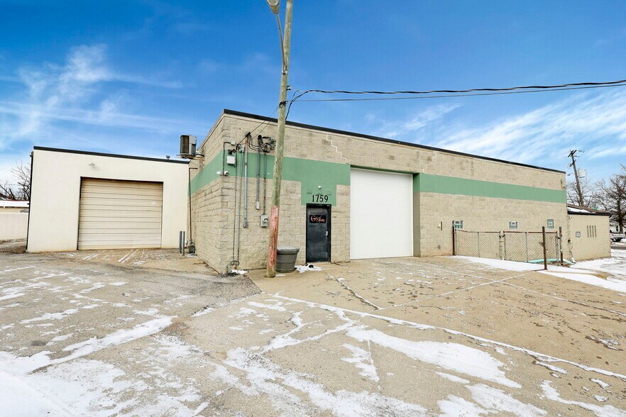 1759 Old Leonard Ave Portfolio portefeuille de 2 biens à vendre sur LoopNet.fr - Photo de l’immeuble – Image 2 sur 21