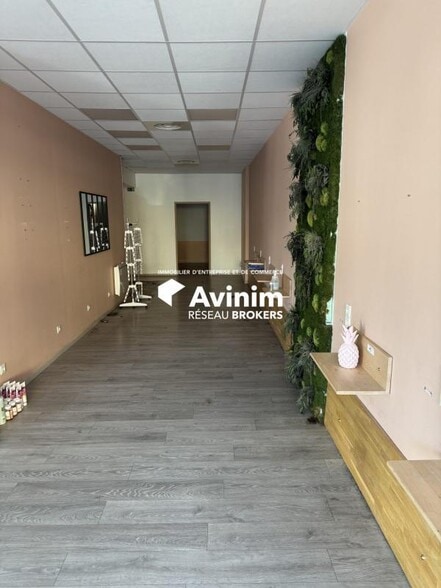 Local commercial dans Mions à louer - Photo intérieure – Image 1 sur 8
