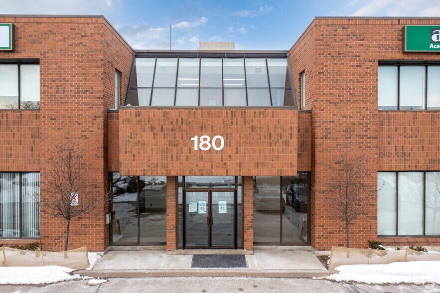 180 Jardin Dr, Concord, ON à louer - Photo de l’immeuble – Image 3 sur 4