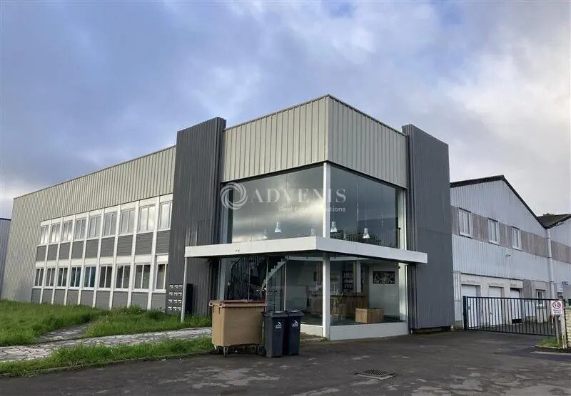 Local d'activités dans La Chapelle-Saint-Aubin à vendre Photo de l’immeuble– Image 1 sur 7