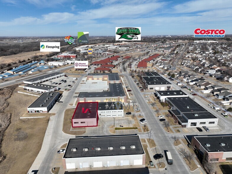 8245 Cody Dr, Lincoln, NE à louer - Photo de l’immeuble – Image 3 sur 19