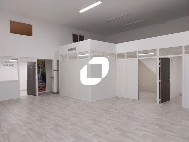 Plus de détails pour Local commercial à louer