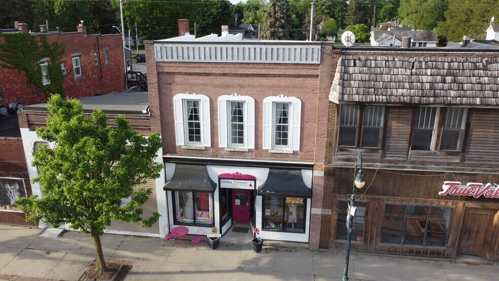 424 Main St, Edmore, MI à vendre - Photo de l’immeuble – Image 1 sur 17