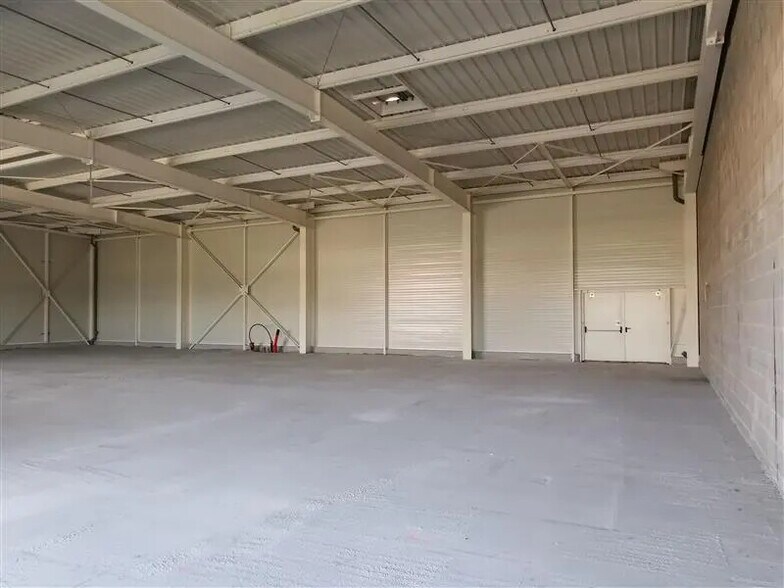 Local commercial dans Lanvallay à vendre - Photo de l’immeuble – Image 3 sur 5