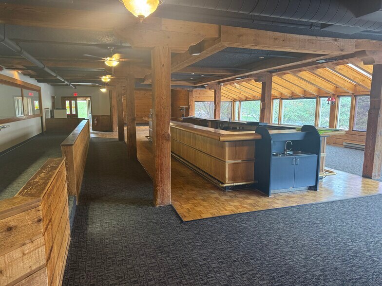 712 Riverfront Dr, Sheboygan, WI à louer - Photo de l’immeuble – Image 3 sur 16