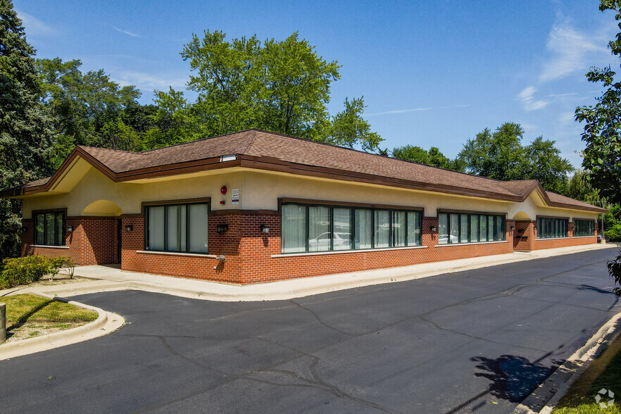 932 N Wright St, Naperville, IL à louer - Photo principale – Image 1 sur 42