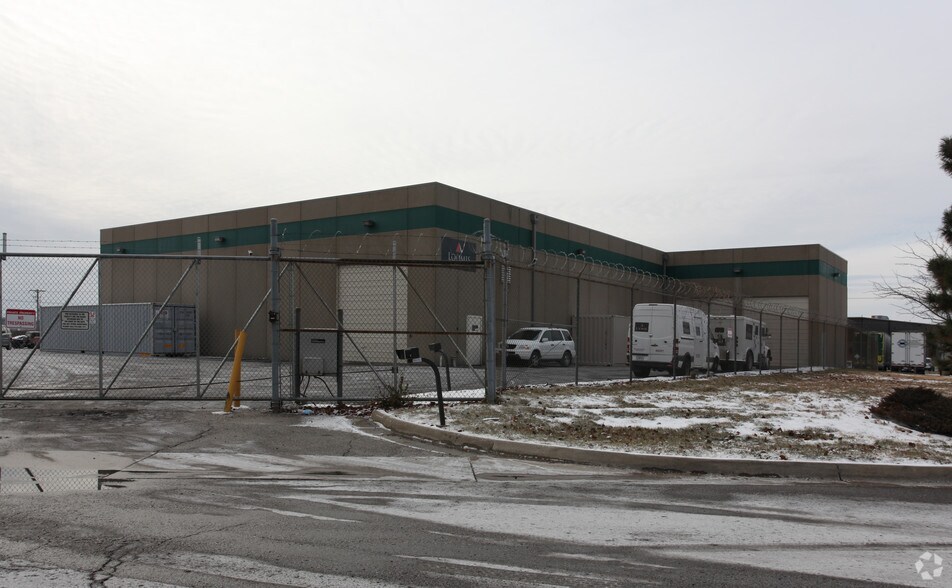 300 NW Parkway, Riverside, MO à louer - Photo de l’immeuble – Image 2 sur 4