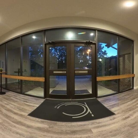 555 SW Maynard Rd, Cary, NC à vendre - Photo de l’immeuble – Image 2 sur 21