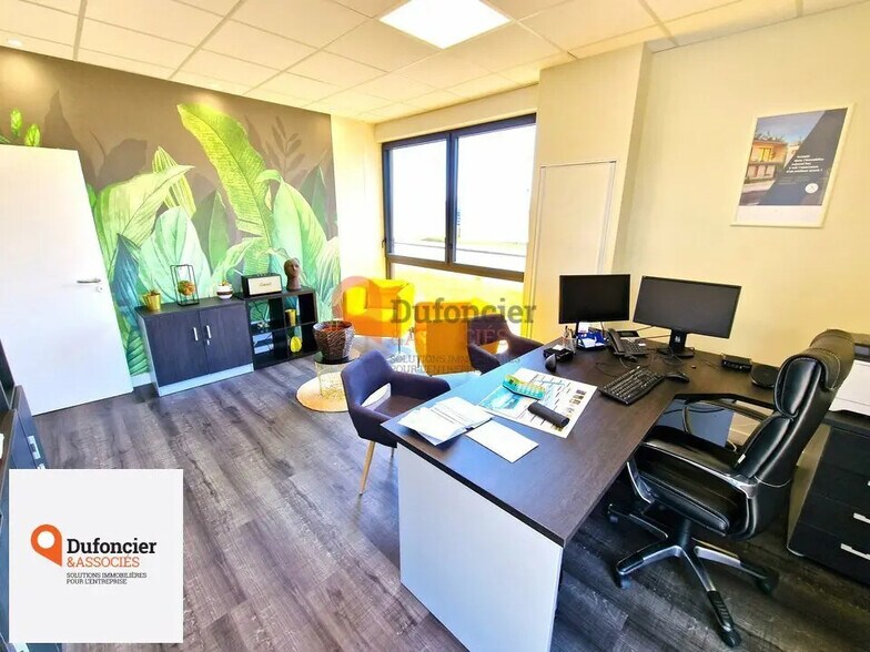 Bureau dans Biard à louer - Photo intérieure – Image 2 sur 8