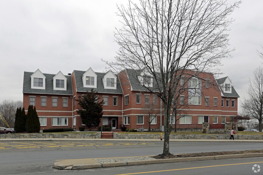 3180 Main St, Bridgeport, CT à louer - Photo de l’immeuble – Image 2 sur 14