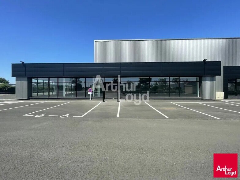 Local d’activités dans Beaucouzé à louer - Photo de l’immeuble – Image 1 sur 3