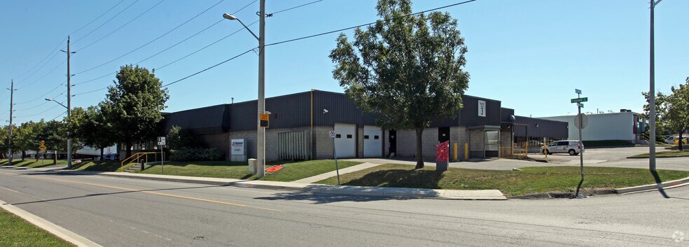 377 Fairall St, Ajax, ON à louer - Photo de l’immeuble – Image 3 sur 4