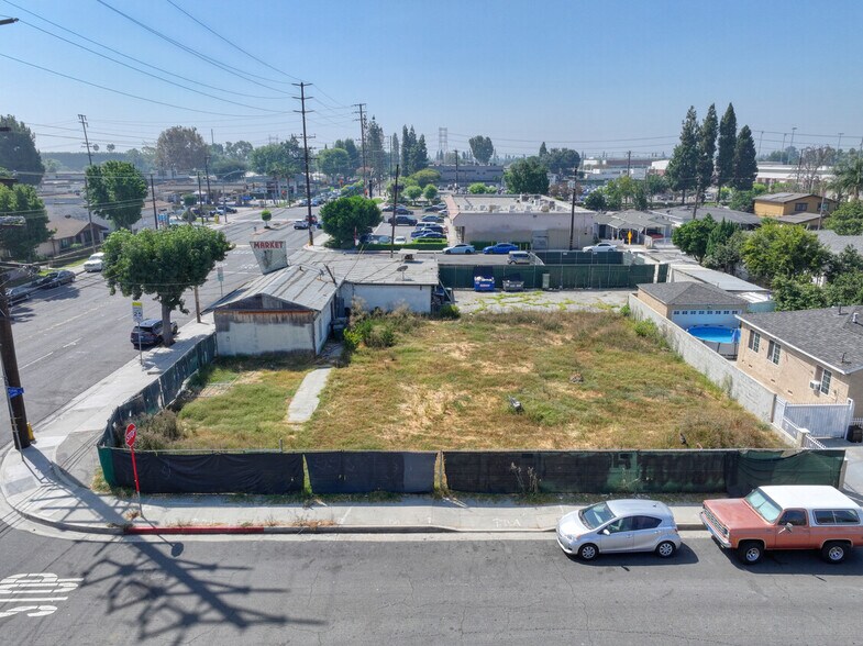 14113 Downey Ave, Paramount, CA à vendre - Photo de l’immeuble – Image 3 sur 5
