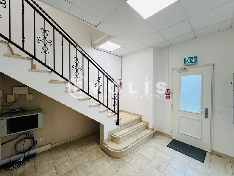 Bureau dans Villemomble à vendre - Hall d’entrée – Image 1 sur 15