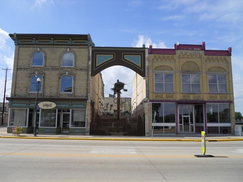 88 S Main St, Fort Atkinson, WI à vendre - Photo principale – Image 1 sur 8