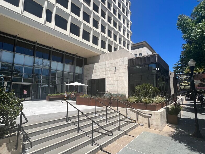 444 Castro St, Mountain View, CA à louer - Photo de l’immeuble – Image 2 sur 5