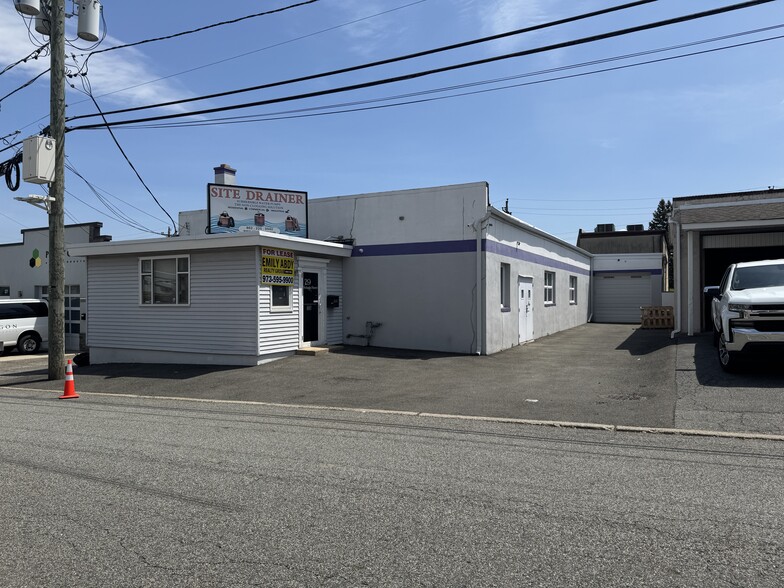 29-31 Sebago St, Clifton, NJ à louer - Photo de l’immeuble – Image 1 sur 1