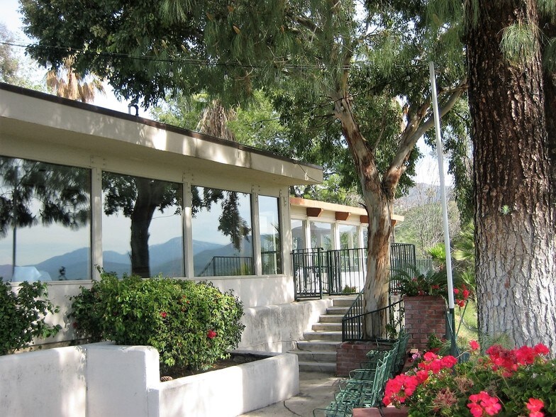 670 Kendall Dr, San Bernardino, CA à vendre - Photo de l’immeuble – Image 3 sur 12
