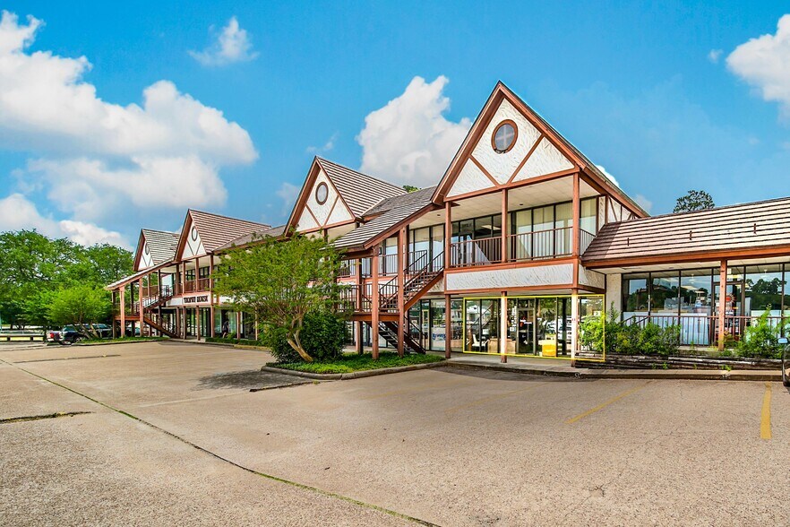 804 W Dallas St, Conroe, TX à vendre - Photo de l’immeuble – Image 3 sur 25