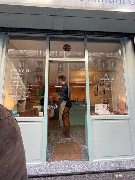 Local commercial dans Paris à louer - Photo de l’immeuble – Image 2 sur 4