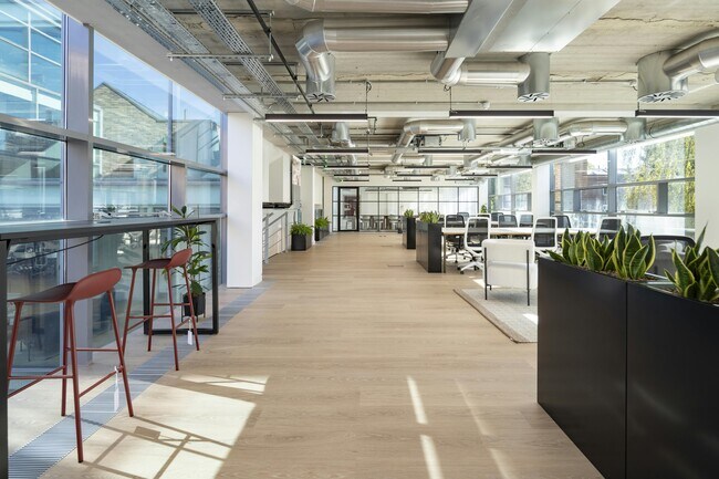 Plus de détails pour 42 Gloucester Ave, Londres - Bureau à louer