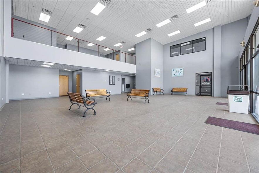 2000 James St, Coralville, IA à louer - Photo de l’immeuble – Image 2 sur 30