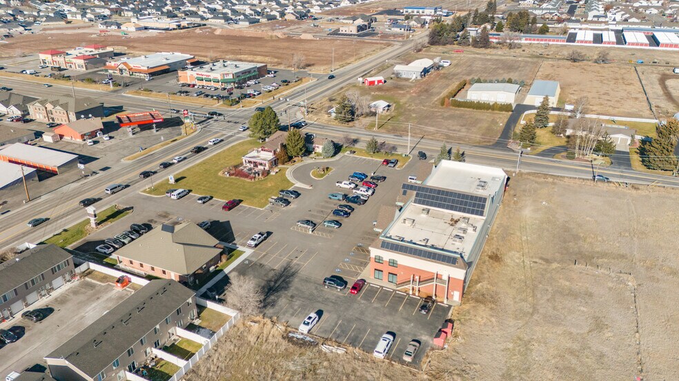 3544 E 17th St, Ammon, ID à louer - Photo de l’immeuble – Image 3 sur 33