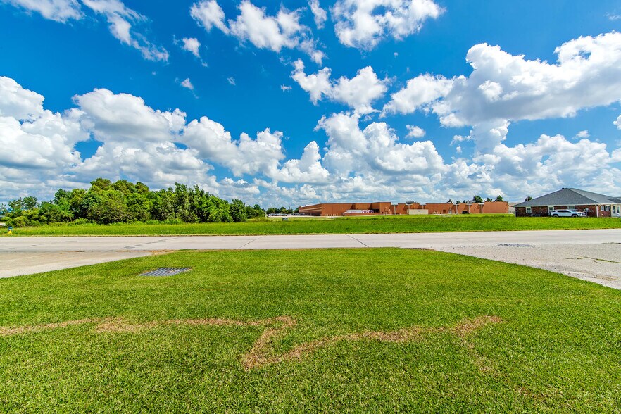 682 Corporate Dr, Houma, LA à vendre - Photo de l’immeuble – Image 3 sur 8