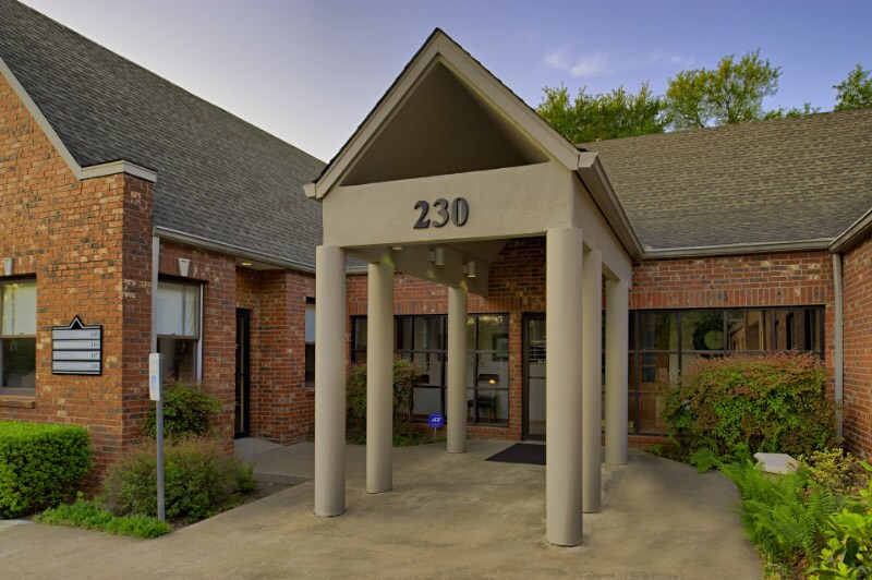 230 N Park Blvd, Grapevine, TX à louer - Photo de l’immeuble – Image 2 sur 16