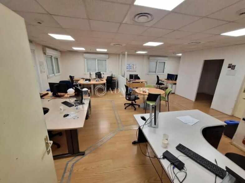 Bureau dans Chassieu à louer - Photo de l’immeuble – Image 2 sur 5