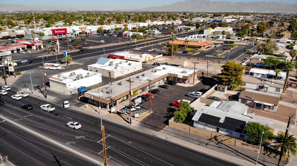 5130 E Charleston Blvd, Las Vegas, NV à louer - Photo de l’immeuble – Image 3 sur 4