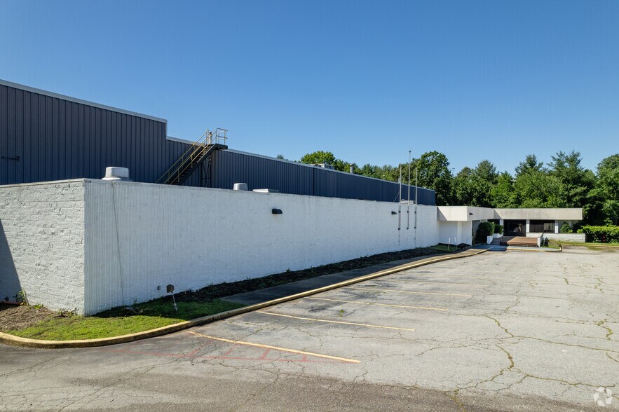 90 Christ School Rd, Arden, NC à louer - Photo de l’immeuble – Image 3 sur 38